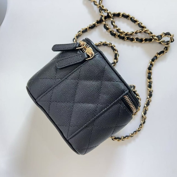 CHANEL Caviar Mini Vanity Case With Gold Chain - Picture 3 of 7